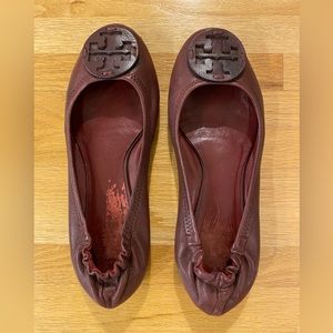 Tory Burch Minnie Travel Ballet - Size 7 in Merlot.